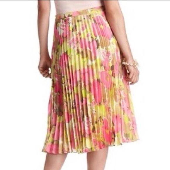 LOFT Dresses & Skirts - Brand New With Tags Ann Taylor Loft Floral Skirt!